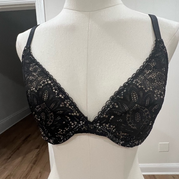 Victoria's Secret Other - Victoria’s Secret Very Sexy Lace Bra Size 32DD